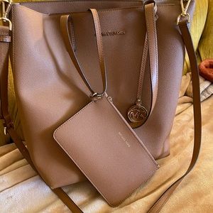 Micheal Kors Tote